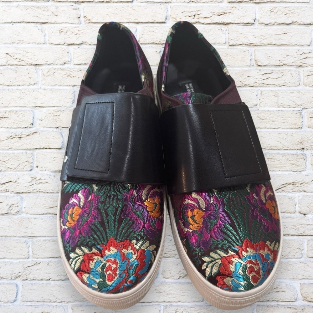 Design Lab by Lord & Taylor Tapestry Sneakers Size 8